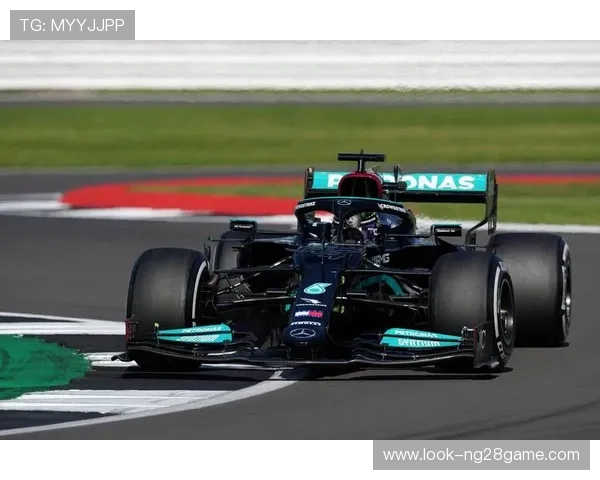 F1赛季变动不断 路易斯·汉密尔顿与梅赛德斯车队再度合作前景引发热议