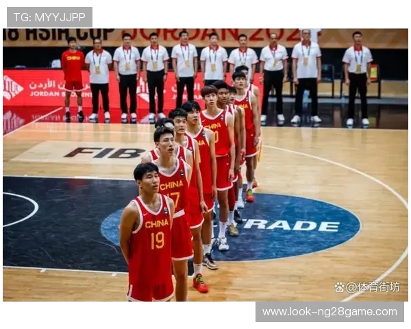 中国篮球队备战世界杯 强力阵容引发球迷期待 新星崭露头角信心十足