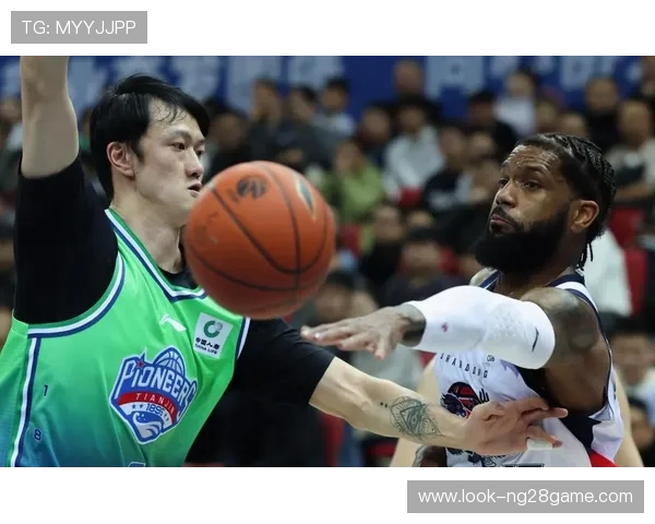 国内篮球联赛激战正酣，新星球员表现引发球迷热议